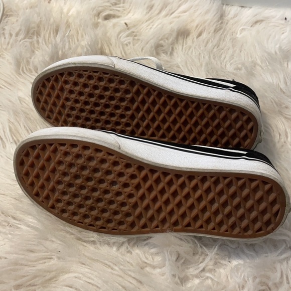 Vans - Picture 3 of 6